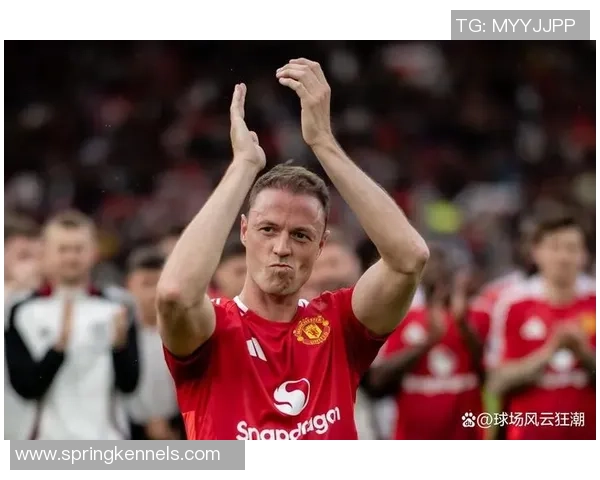 足球明星简短英文介绍及其辉煌成就与影响力分析